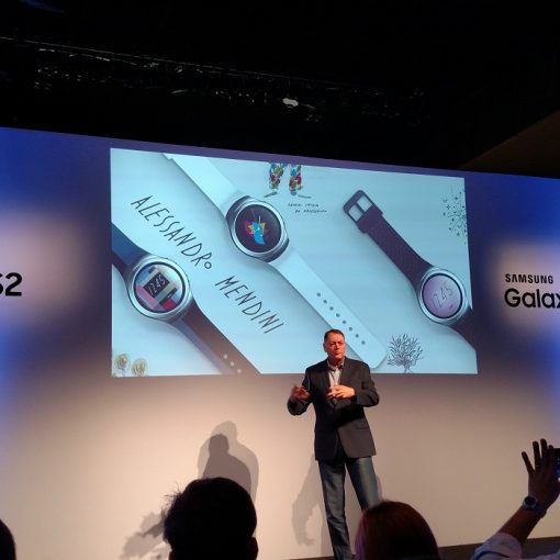 Roberto Soboll, da Samsung, apresenta o Gear S2
