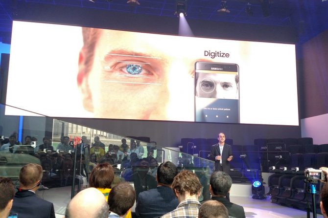Renato Citrini, da Samsung, apresenta o Galaxy Note 7 na Cidade Olímpica / Renato Cruz/inova.jor