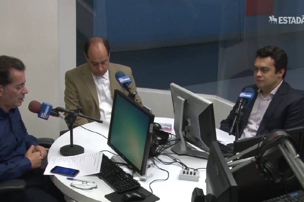 Renato Cruz, editor do inova.jor, participou de uma conversa sobre disseminação de notícias falsas e de intolerância na internet com Eugênio Bucci e Haisem Abaki, no programa Estadão Discute / Reprodução