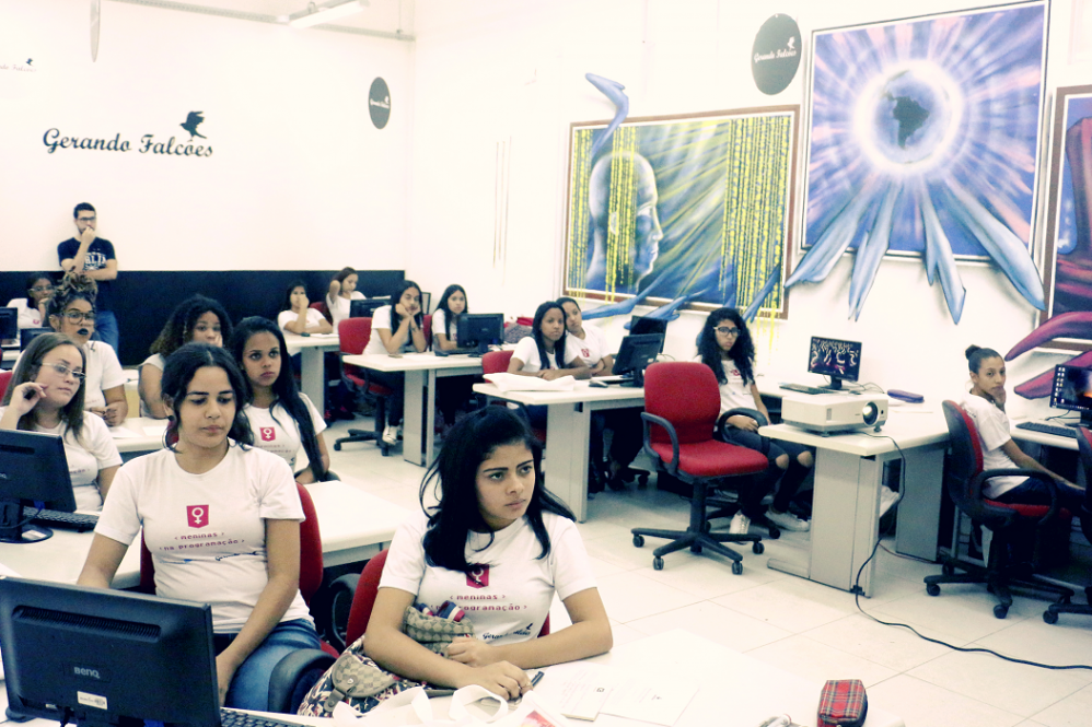 Com 30 alunas, curso oferece noções de programação para jovens da Zona Leste de São Paulo / Andressa Silva/Divulgação