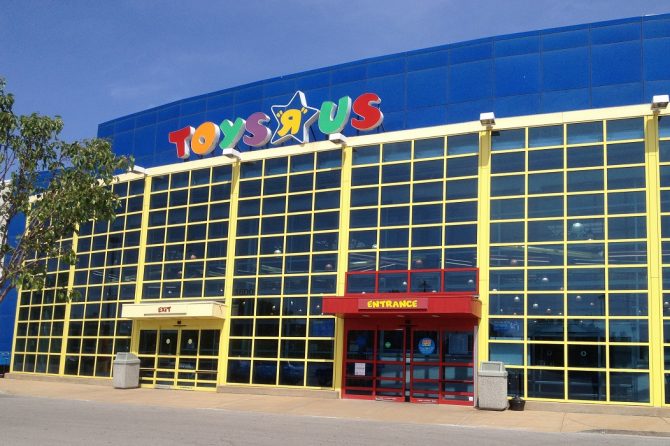 A varejista de brinquedos Toys 'R' Us pediu falência nos Estados Unidos e Canadá / Mike Kalasnik/Creative Commons
