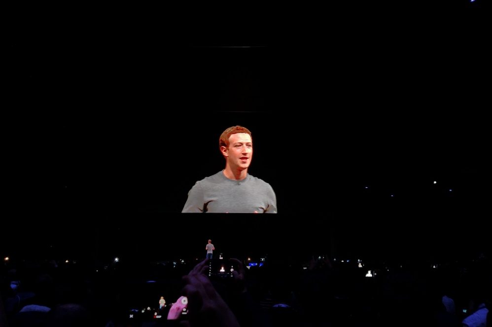 Facebook avisa empresas que, para aparecer, têm de pagar