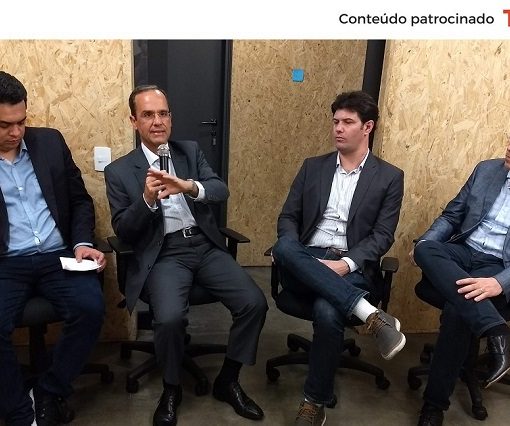 Hugo Baeta, da Cisco, Rubens Milito, da Huawei, e João Moura, da TelComp. falam sobre investimento em telecomunicações