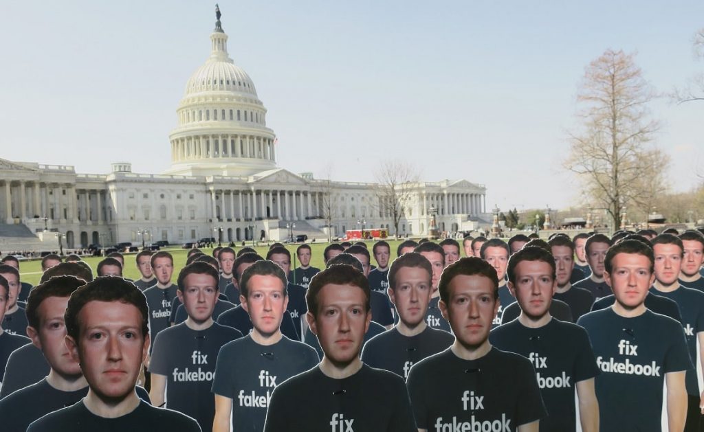Zuckerberg: Facebook enfrenta crise de confiança / Joe Flood﻿