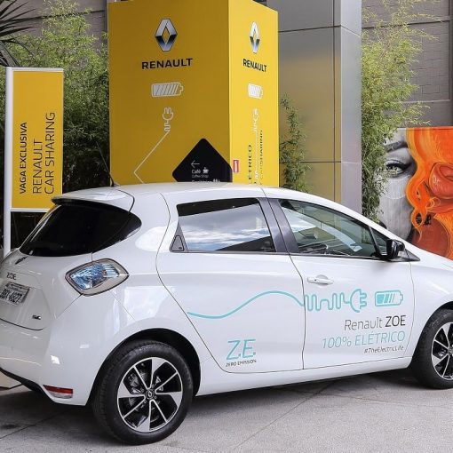 A Renault começou a oferecer o serviço de carro elétrico compartilhado no Cubo / Divulgação