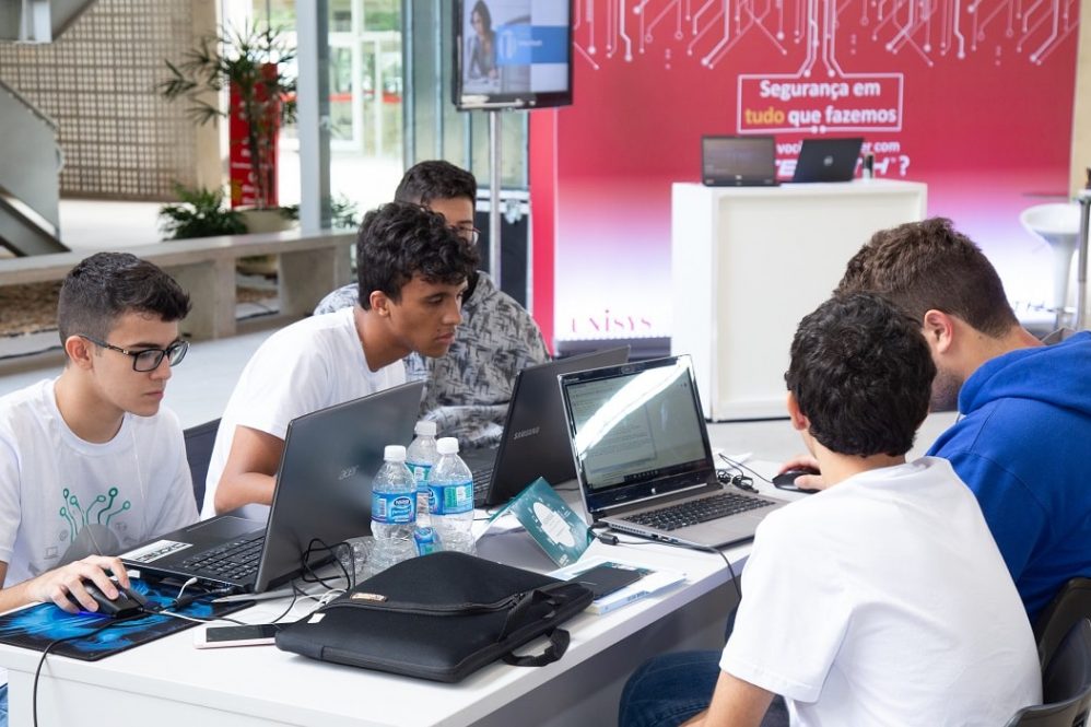 Unisys promove hackathon sobre segurança digital