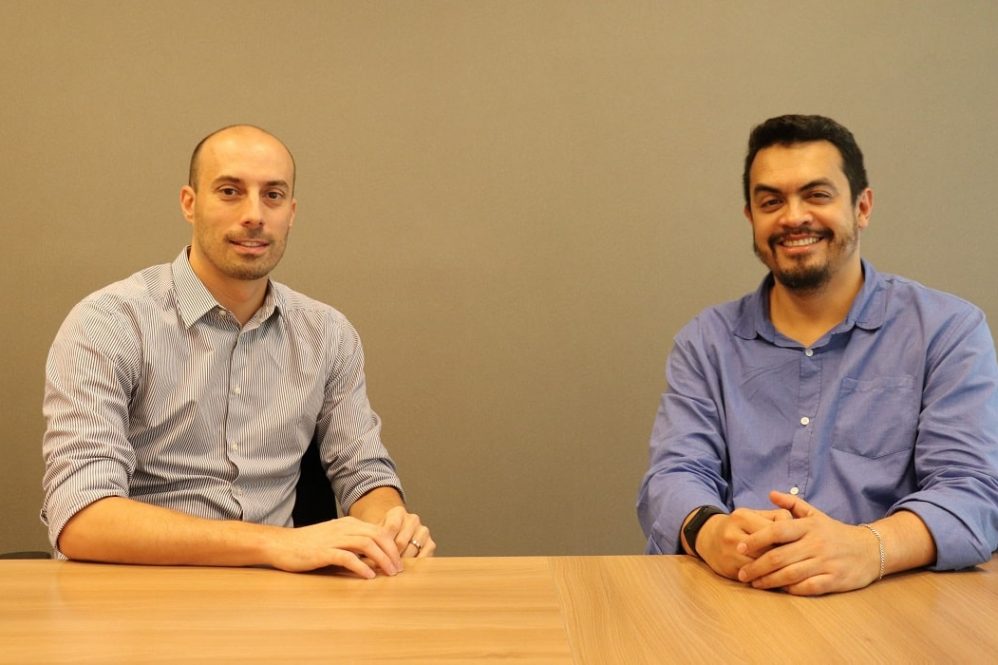 Daniel Morroni, head de Pós-Vendas da Volkswagen do Brasil, conversacom Renato Cruz, editor do inova.jor / Gabriel Rodrigues/inova.jor