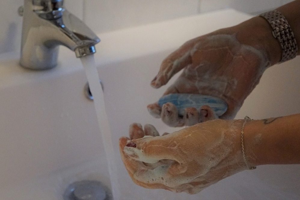 Lavar as mãos é uma das medidas contra o coronavírus / Pixabay