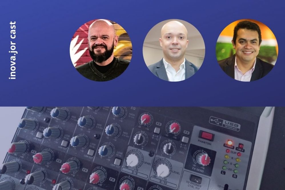 Amorim (e.) e Barreiro (c.) falam sobre nuvem no mercado financeiro / Divulgação